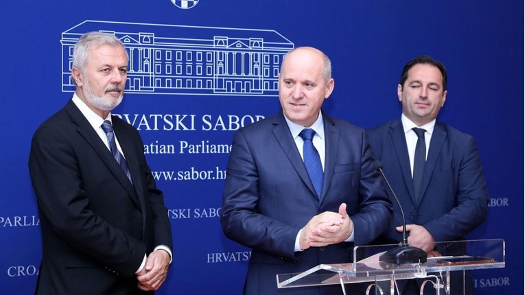 HDZ: Bernardić mora dati ostavku zbog protuzakonita primanja poklona
